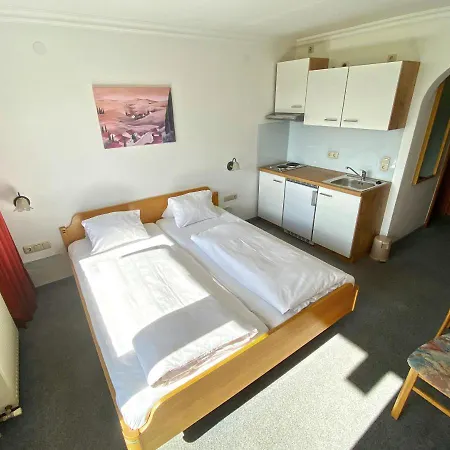 Franglhof Guest house 2*